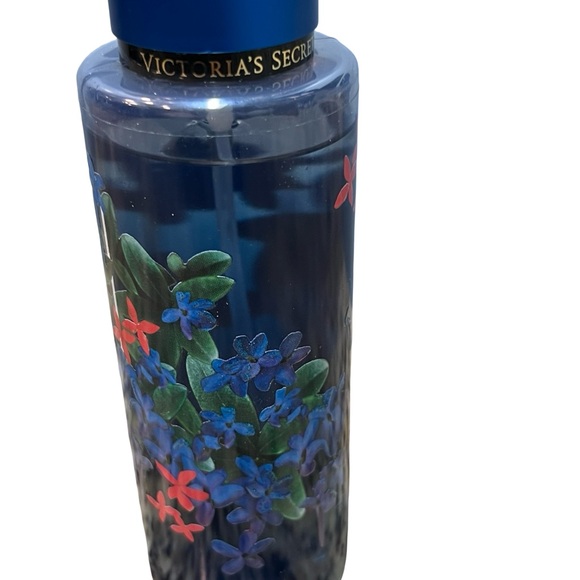 Victoria's Secret Moonlit Dahlia Fragrance Mist - Blue and Red Floral - Picture 8 of 9